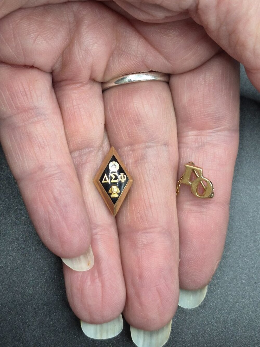 10K Gold Delta Sigma Phi Badge Pin Fort Hays State Gamma Omicron Guard 1953